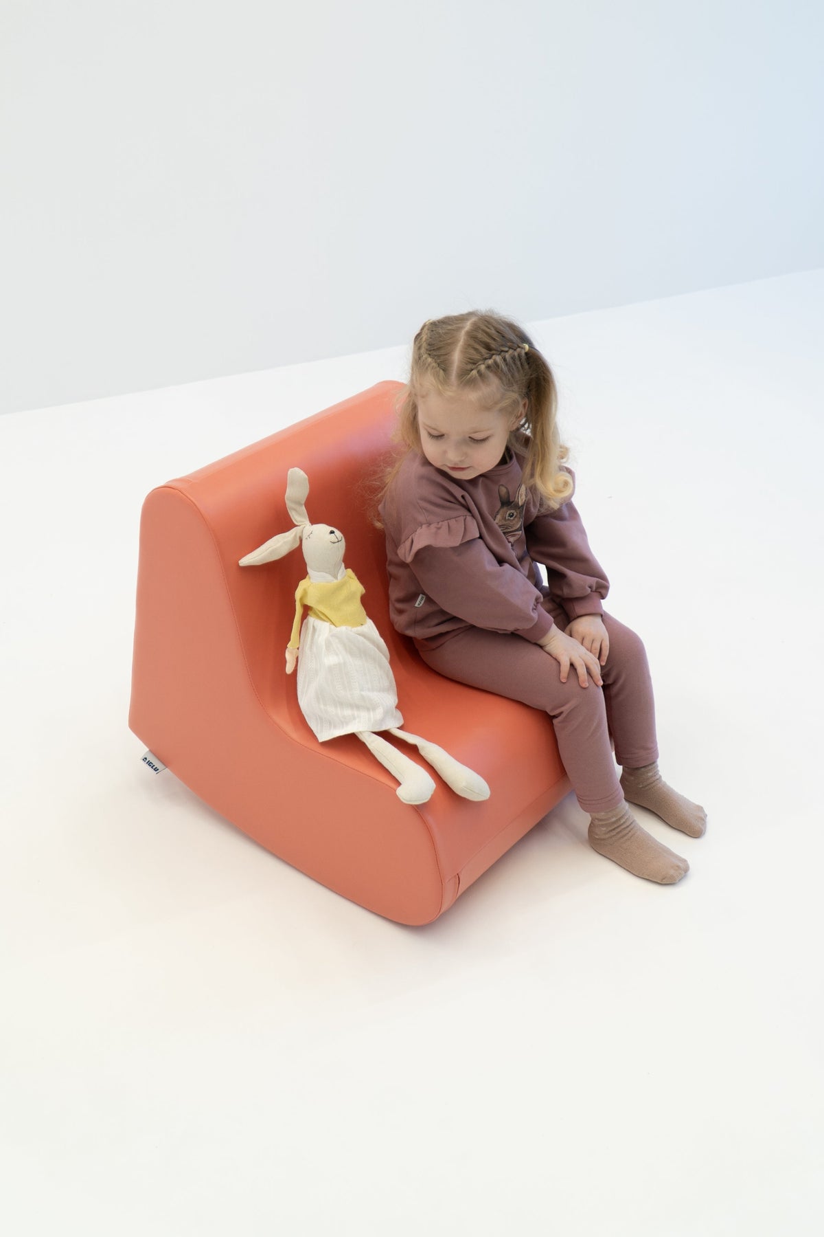 Vippestol i skum - Rock'n Play – Nordisk Rosa