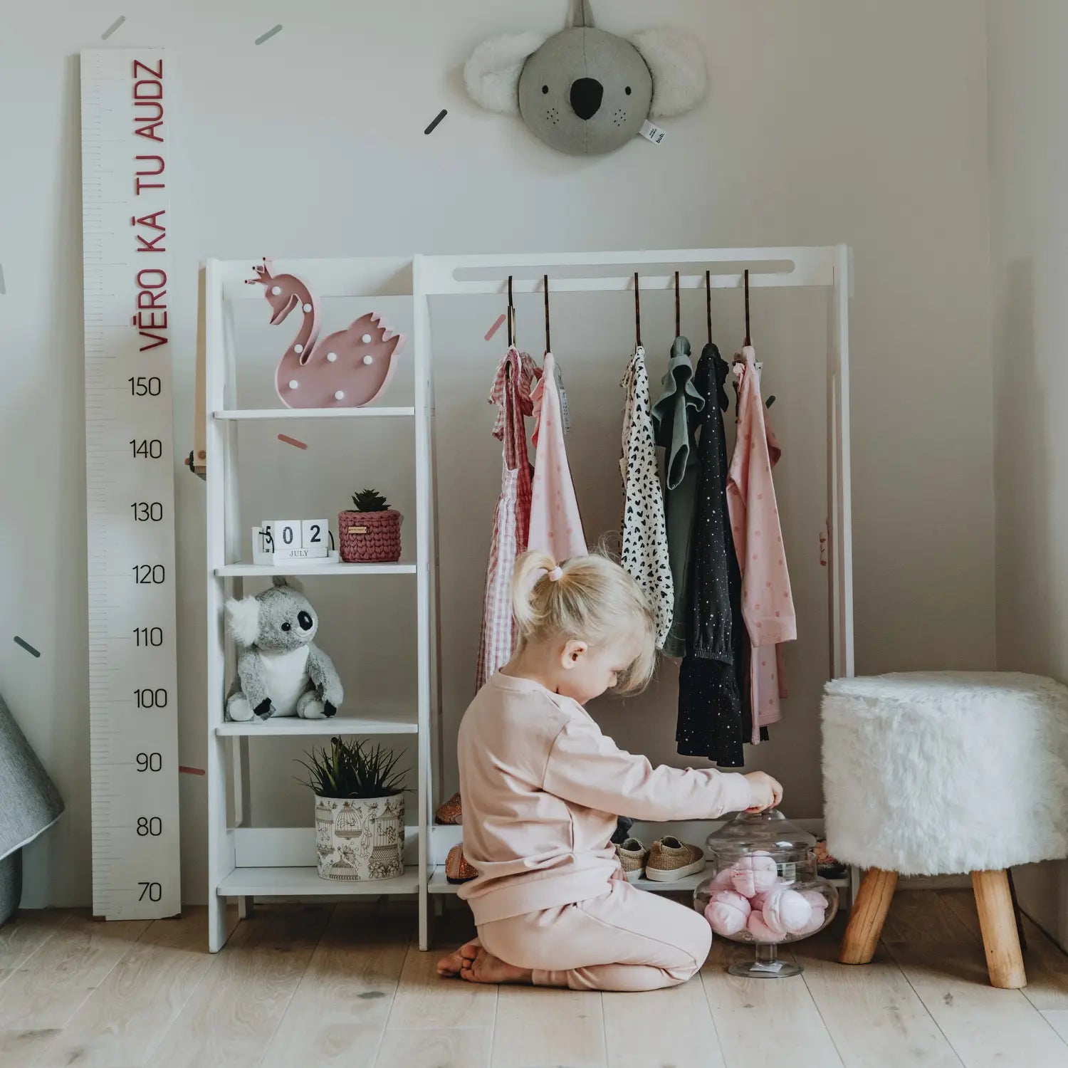 Klesstativ med oppbevaringshyller - KUL KID